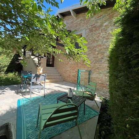 Maison Au Pied De La Roche Solutre-Pouilly Ngoại thất bức ảnh